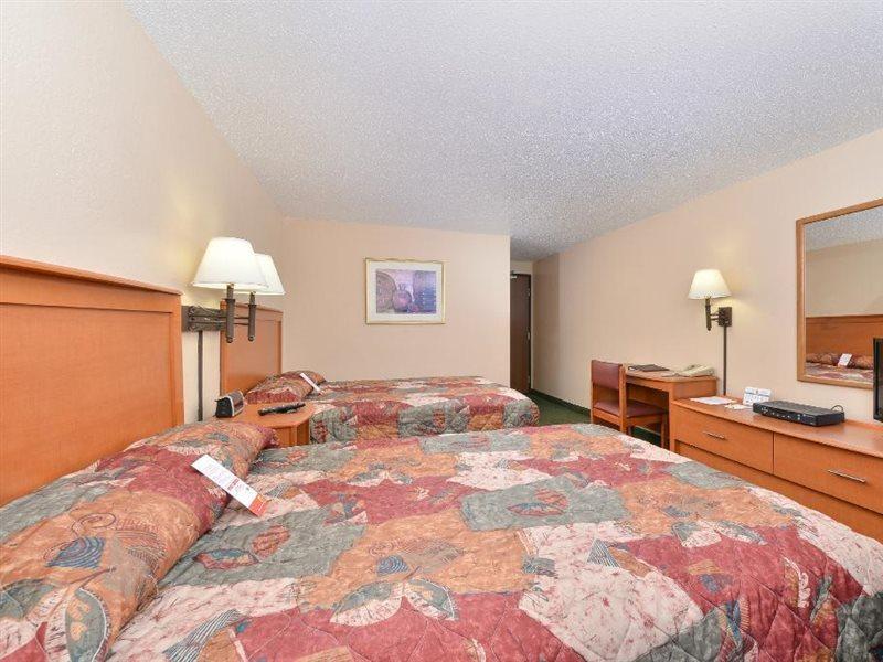 Super 8 By Wyndham Casper West By The River Exterior photo
