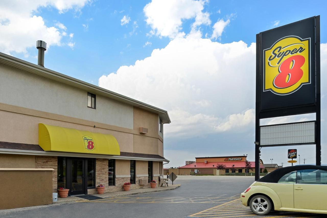 Super 8 By Wyndham Casper West By The River Exterior photo