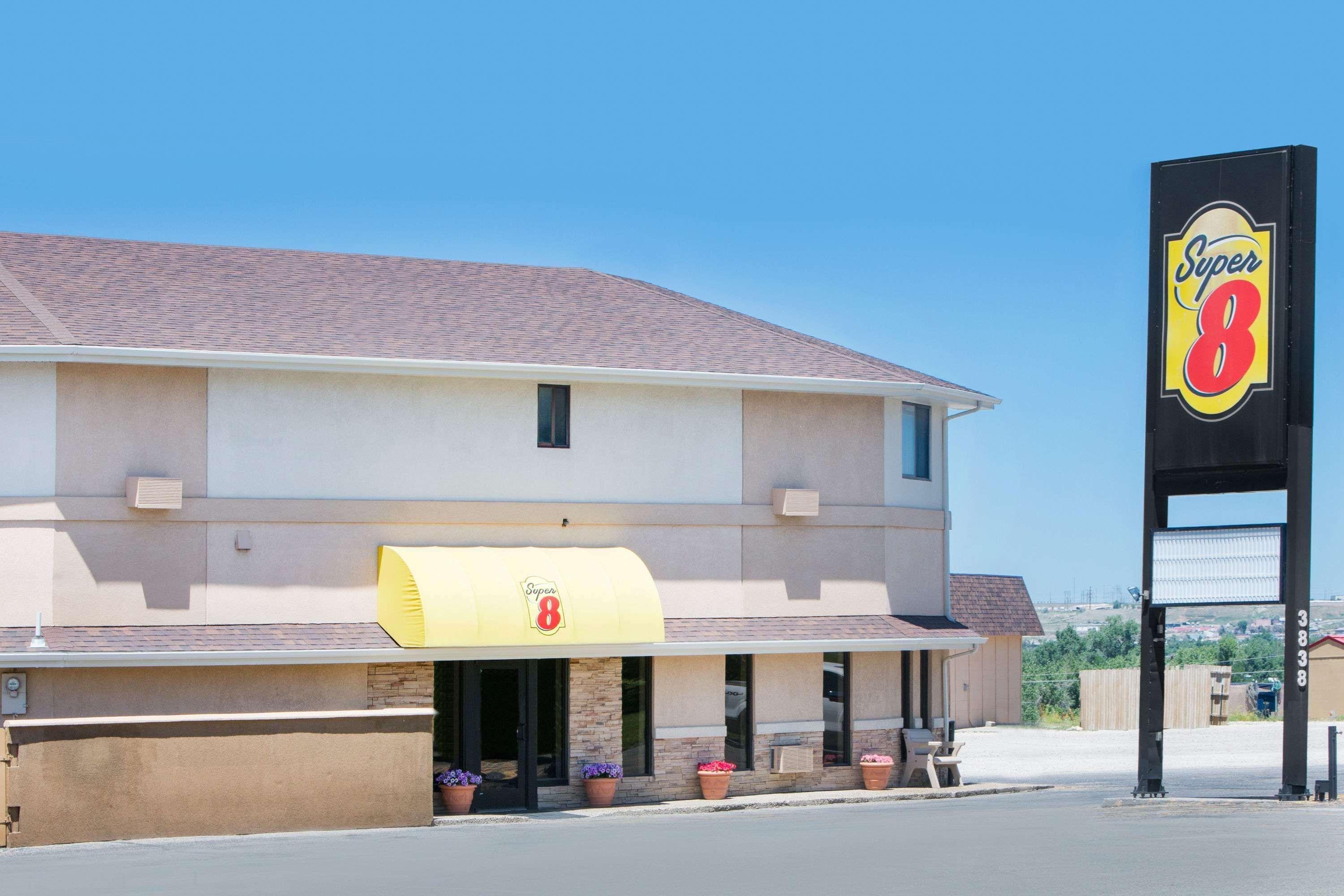 Super 8 By Wyndham Casper West By The River Exterior photo