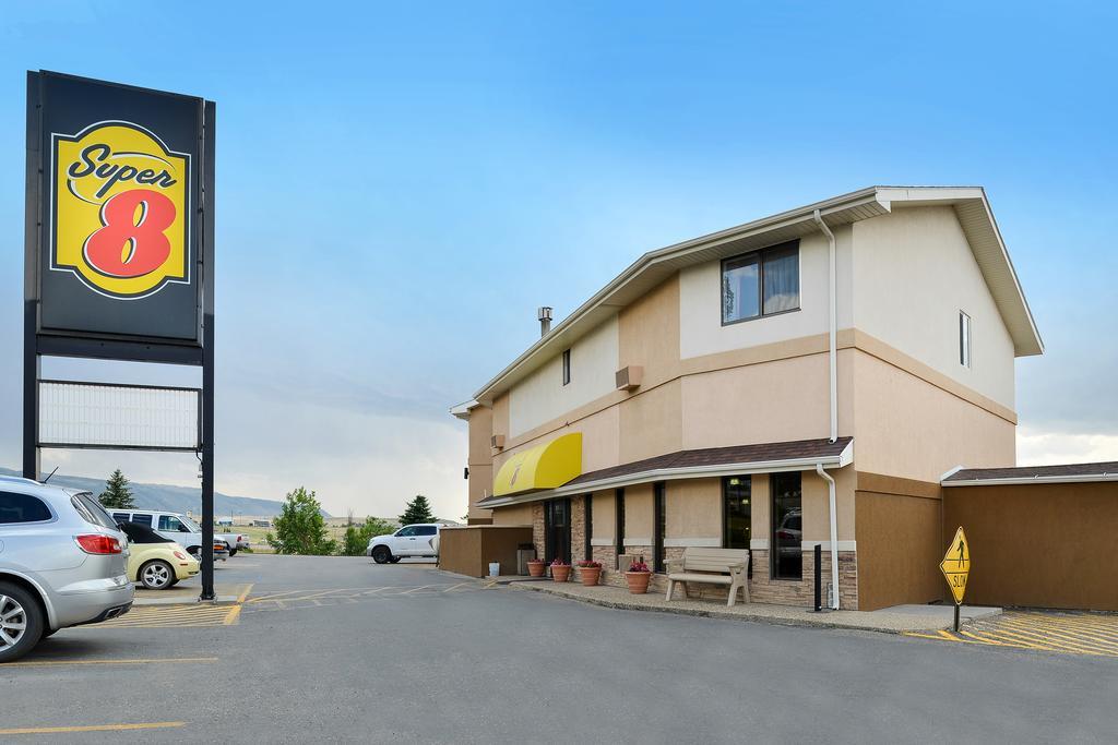 Super 8 By Wyndham Casper West By The River Exterior photo