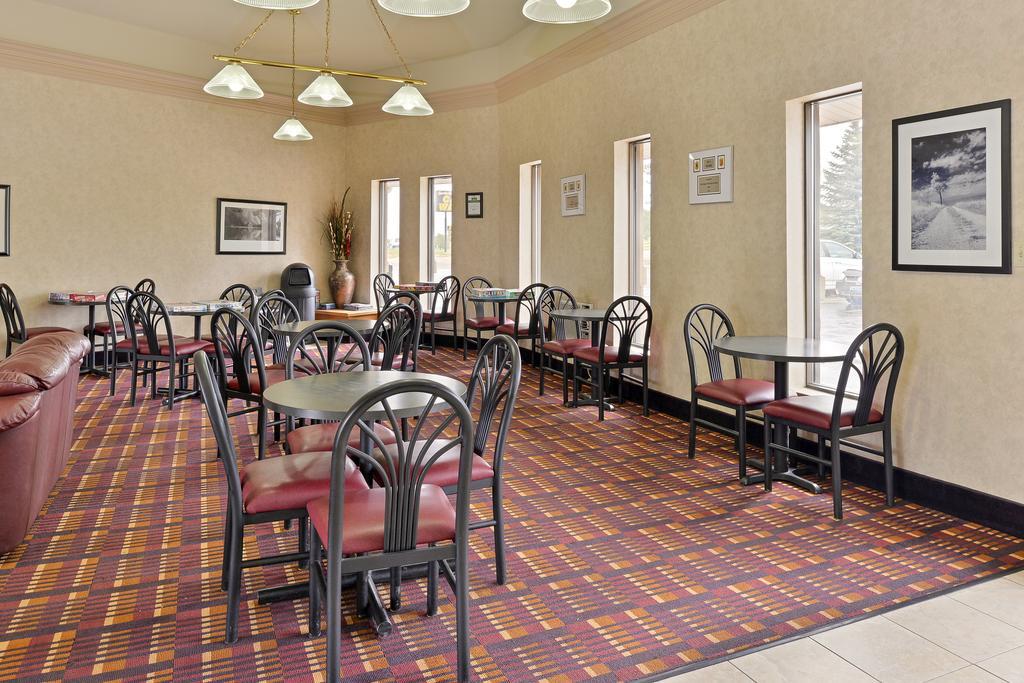 Super 8 By Wyndham Casper West By The River Exterior photo