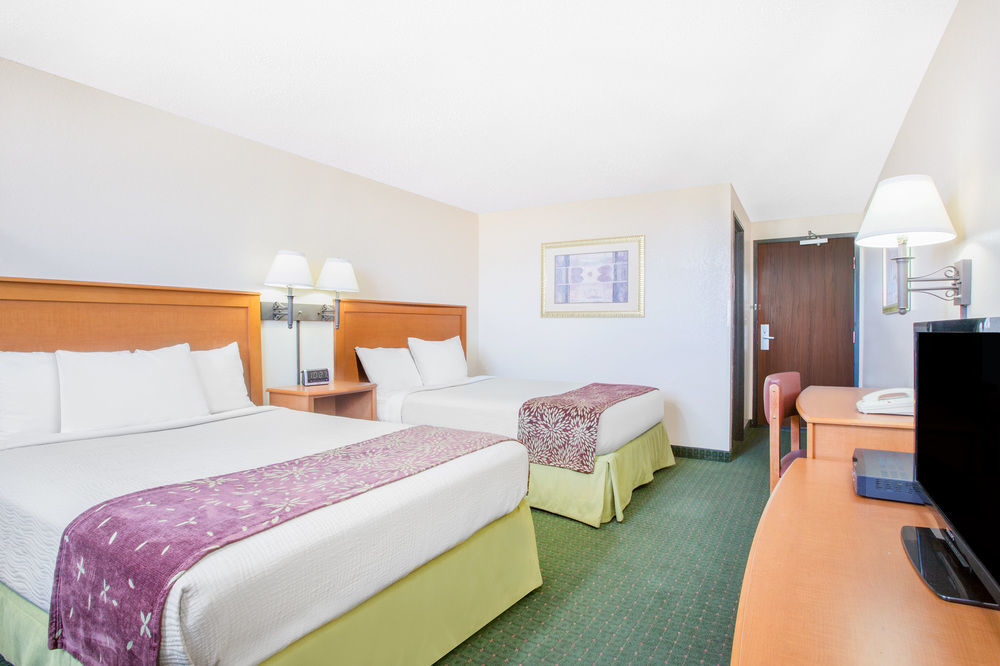 Super 8 By Wyndham Casper West By The River Exterior photo