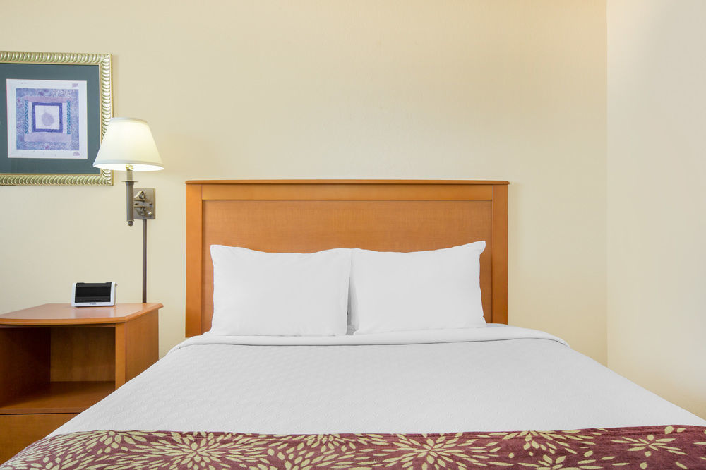 Super 8 By Wyndham Casper West By The River Exterior photo